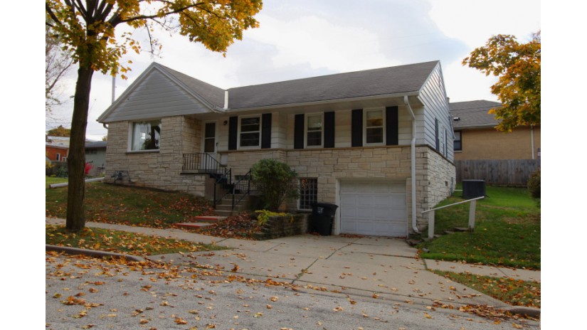 10404 W Woodward Ave Wauwatosa, WI 53222 by Shorewest Realtors $170,000