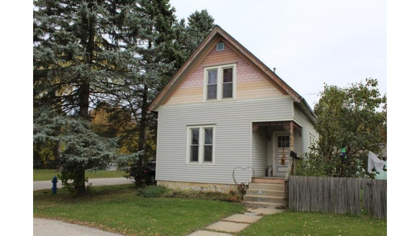 324 N Spring St Burlington, WI 53105 by RE/MAX Premier Properties $154,900