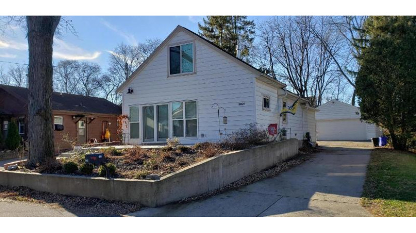 2021 W Shore Dr Delafield, WI 53018 by NON MLS $351,000