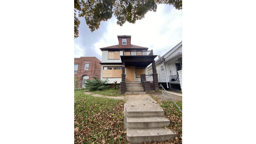 3217 N 40th St Milwaukee, WI 53216 by Smart Asset Realty Inc $45,000