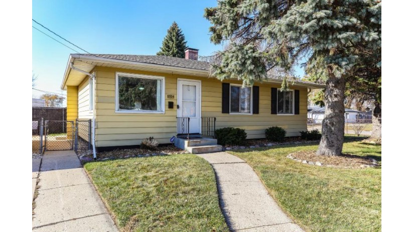 8704 17th Ave Kenosha, WI 53143 by RE/MAX ELITE $174,900