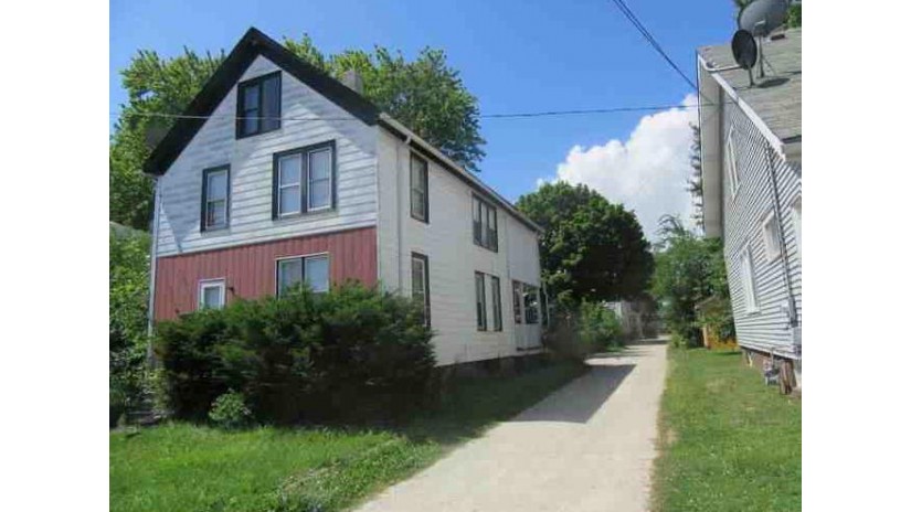 5016 18th Ave Kenosha, WI 53140 by Coldwell Banker Realty -Racine/Kenosha Office $139,900