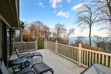 3704 N Lake Dr, Shorewood, WI 53211-2646