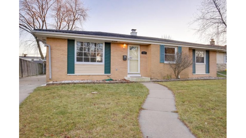 4727 69th St Kenosha, WI 53142 by RE/MAX ELITE $209,900