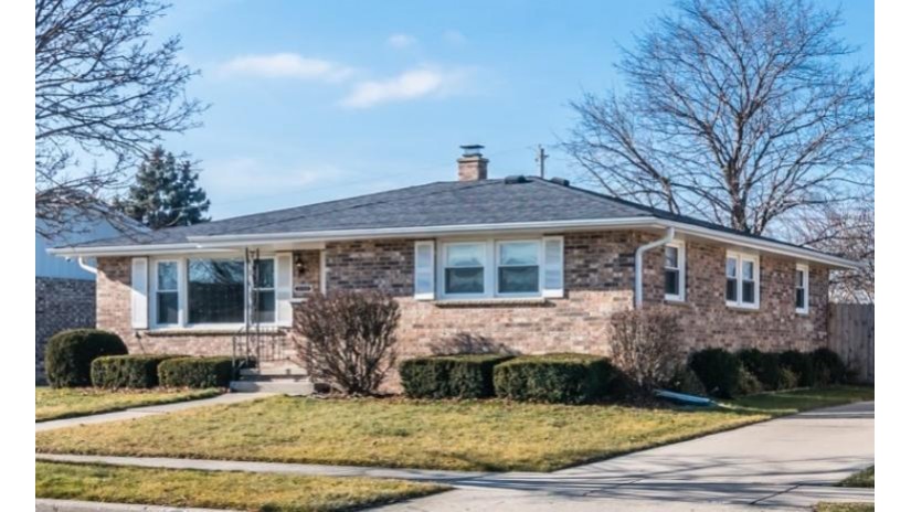 2132 25th Ave Kenosha, WI 53140 by Bear Realty, Inc $234,500