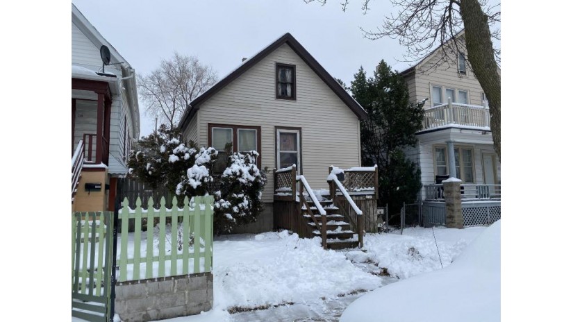 2140 S 15th St Milwaukee, WI 53215 by Lyon Realty, LLC - Milwaukee $55,000