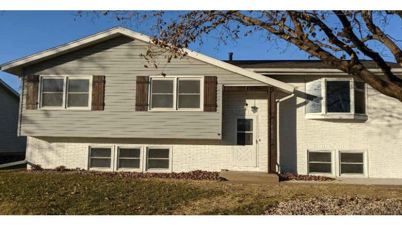 3413 Greenhills Pl La Crosse, WI 54601 by RE/MAX Results $295,000