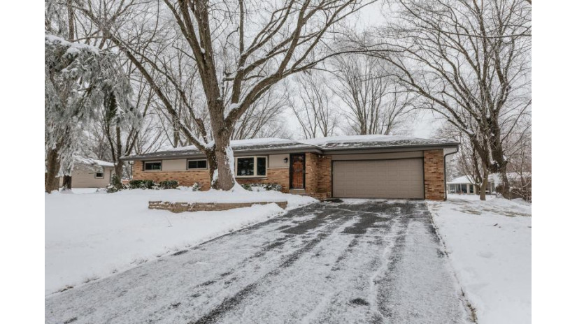 N48W19045 Joetta Dr Menomonee Falls, WI 53051 by RE/MAX Liberty $279,000