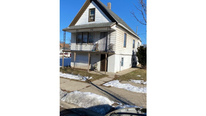 2172 S 17th St Milwaukee, WI 53215 by Benefit Realty $79,900