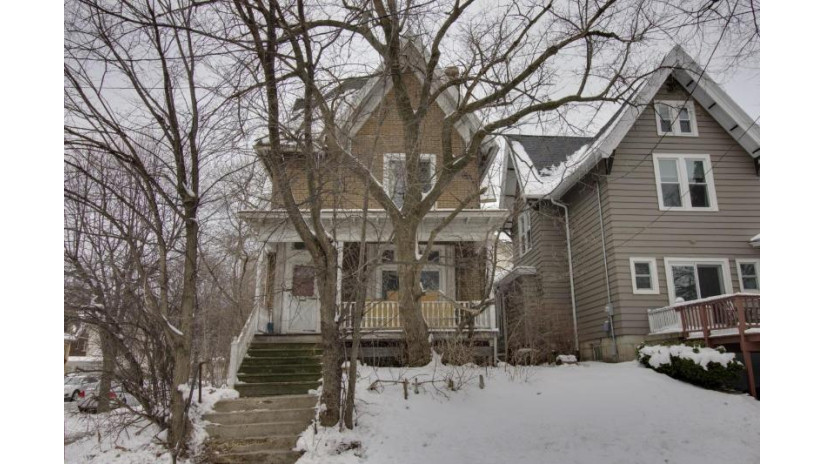 1646 N Astor St Milwaukee, WI 53202 by Keller Williams Realty-Milwaukee North Shore $150,000