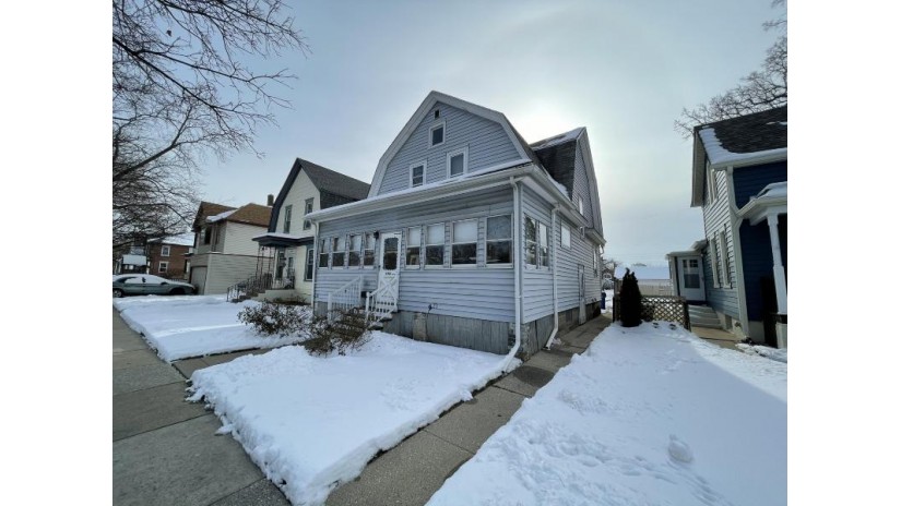 2713 Wright Ave Racine, WI 53405 by Mastermind, REALTORS $70,000