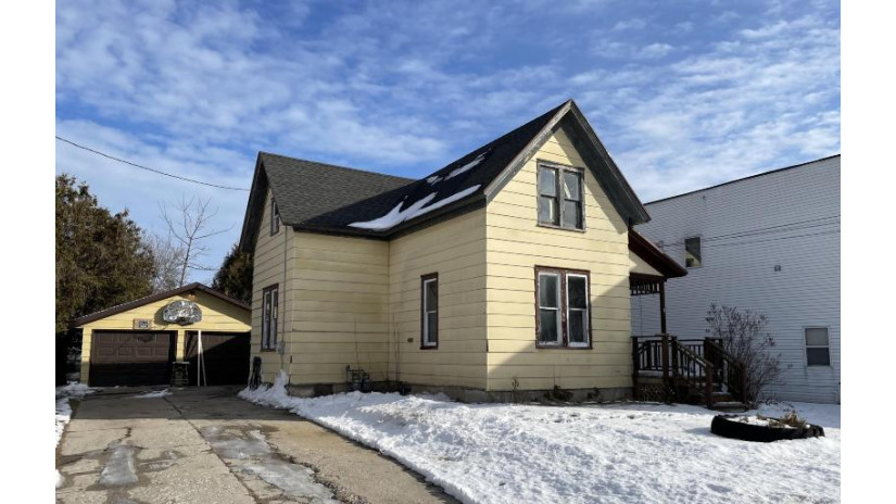 425 E Main St Mishicot, WI 54228 by Coldwell Banker Real Estate Group~Manitowoc $59,000