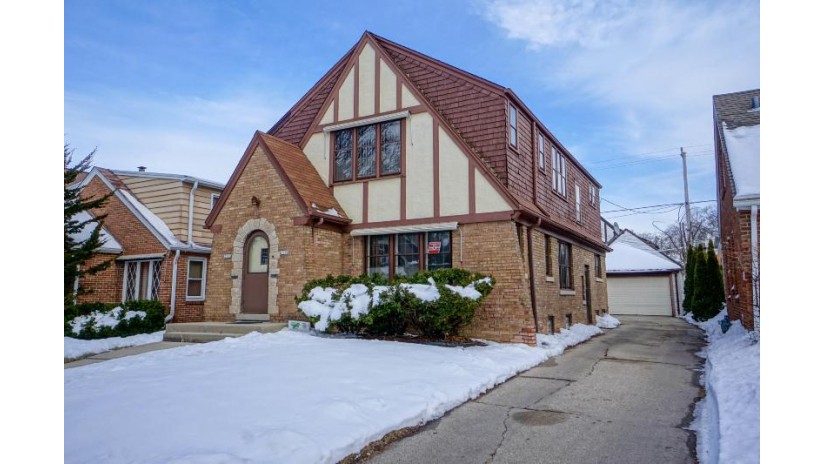 2520 N 62nd St 2522 Wauwatosa, WI 53213 by Lake Country Flat Fee $265,000