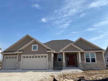 6972 Flagstone Pass Cir, Lannon, WI 53046