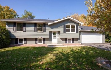 176 Ludwig Ave, Dousman, WI 53118-9320