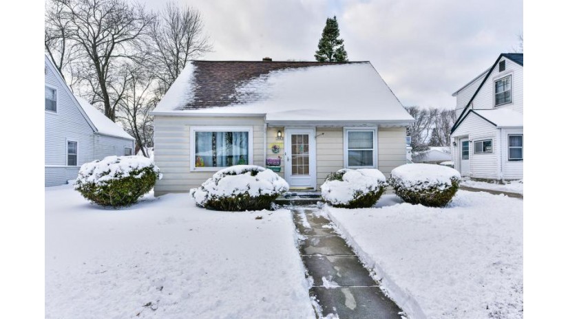 3883 N 86th St Milwaukee, WI 53222 by Landro Milwaukee Realty $139,900