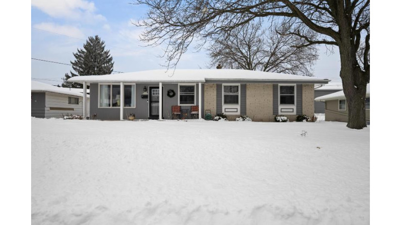 N91W17460 Saint Mark Dr Menomonee Falls, WI 53051 by First Weber Inc - Delafield $255,000