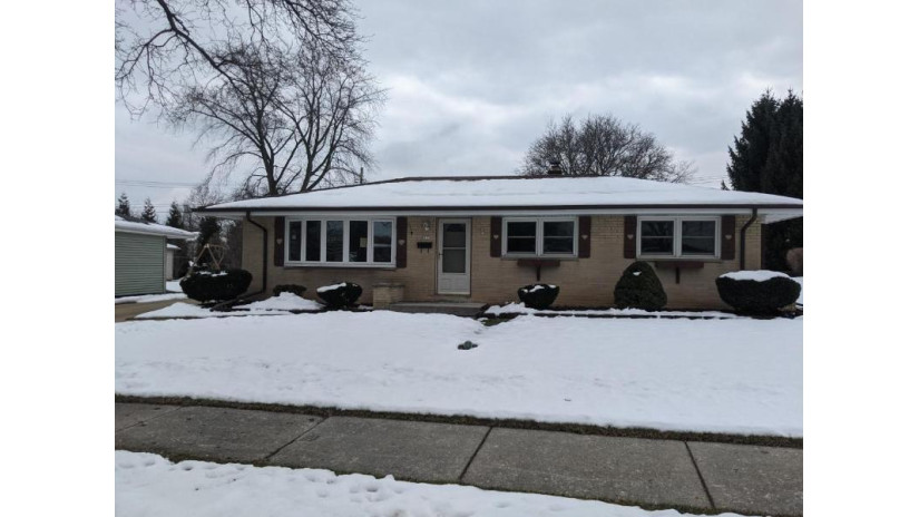 8935 W Holt Ave Milwaukee, WI 53227 by First Weber Inc - Menomonee Falls $229,900