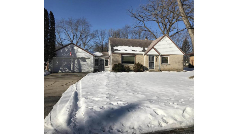 4549 N 104th St Wauwatosa, WI 53225 by Ogden & Company, Inc. $174,900