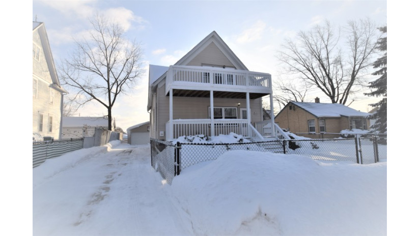 W160N8924 Madison Ave Menomonee Falls, WI 53051 by Shorewest Realtors $269,900