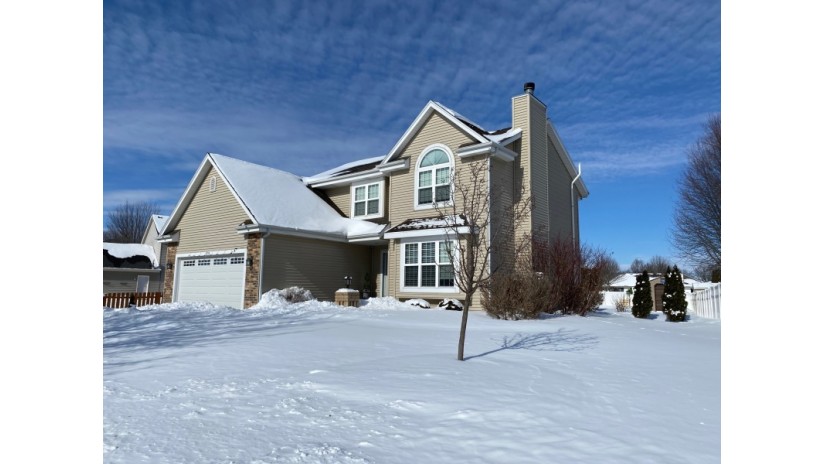 2710 Darrell Dr Waukesha, WI 53188 by Shorewest Realtors $365,000