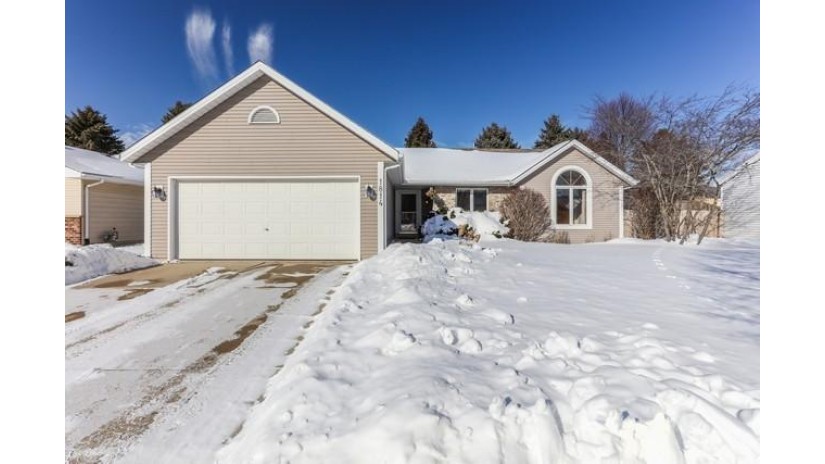 1814 12th Pl Kenosha, WI 53140 by Bear Realty, Inc $324,900