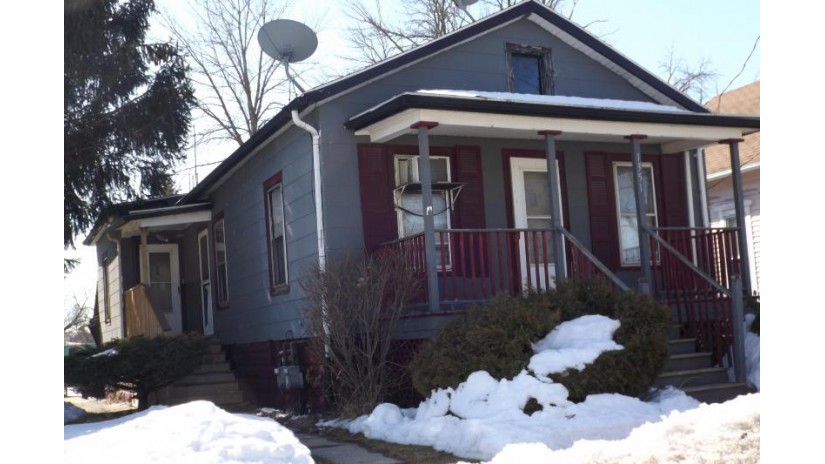 1351 Prospect St Racine, WI 53404 by RE/MAX Newport $39,900