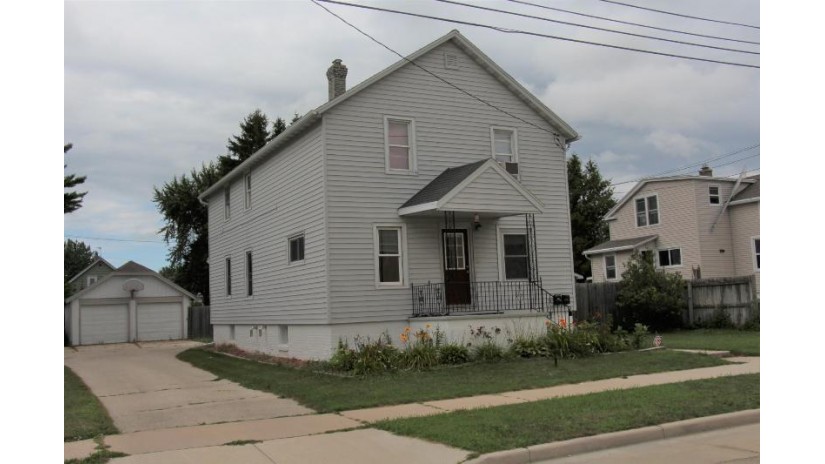 1712 18th St Two Rivers, WI 54241 by Coldwell Banker Real Estate Group~Manitowoc $99,900