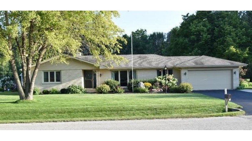 721 Kentwood Dr Caledonia, WI 53402 by Design Realty, LLC $279,900
