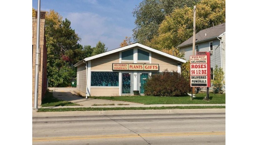 918 E Moreland Blvd Waukesha, WI 53186 by Anderson Commercial Group, LLC $195,000