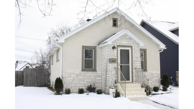 2531 15th St S La Crosse, WI 54601 by RE/MAX Results $139,900