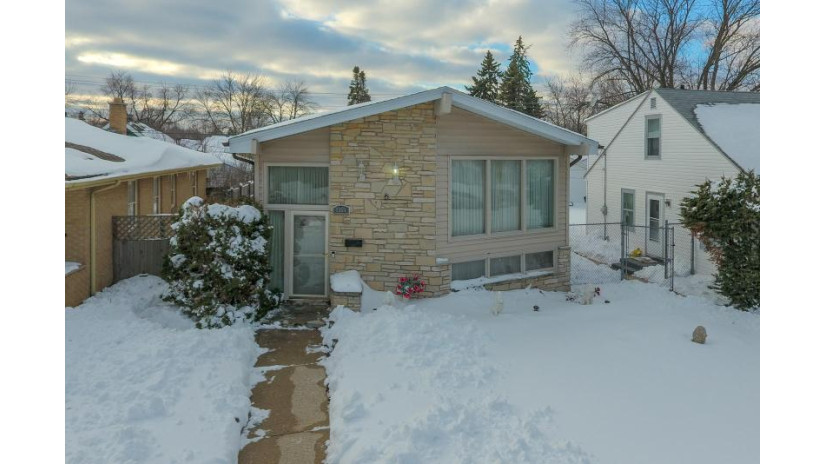 4353 N 62nd St Milwaukee, WI 53216 by Homestead Realty, Inc $179,900