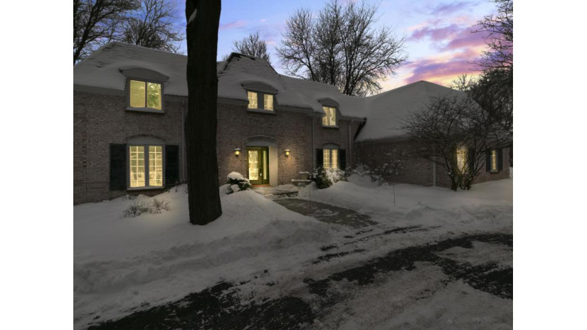 N24W30762 Fairway Ct Delafield, WI 53072 by First Weber Inc - Delafield $660,000