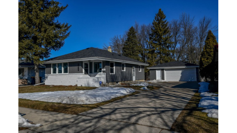 9820 W Vigo Ter West Allis, WI 53227 by Shorewest Realtors $275,000