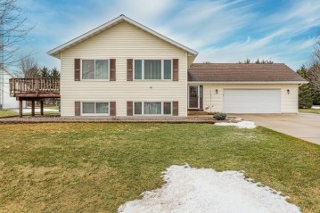 220 Mulberry Dr, Waldo, WI 53093-1336