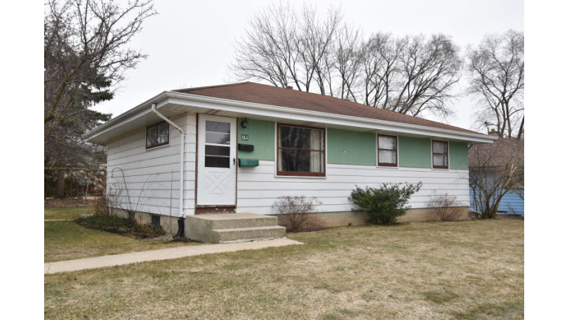 8101 W Casper St Milwaukee, WI 53223 by Shorewest Realtors $85,000