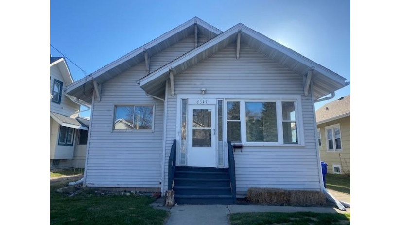 7317 14th Ave Kenosha, WI 53143 by Bear Realty , Inc. Ken $159,900