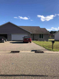 955 Charles Wright Drive, Waupaca, WI 54981