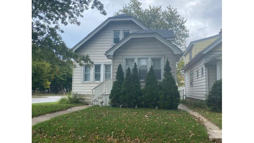 5570 N 40th St Milwaukee, WI 53209 by Nilsen Realty $59,900