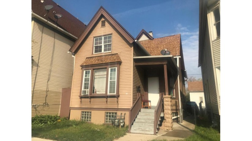 1924 W Greenfield Ave A Milwaukee, WI 53204 by Steel Horse Realtor LLC $100,000