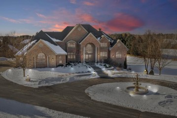 3277 N Canterbury Ln, Summit, WI 53066