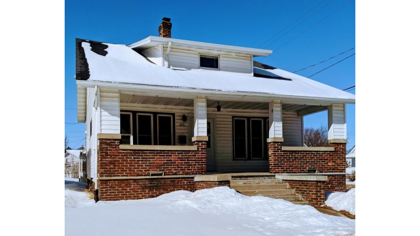 866 N 13th St Manitowoc, WI 54220 by Heritage Real Estate $214,800