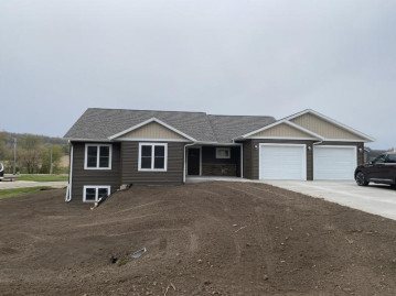 N8115 Badger Ln, Farmington, WI 54644