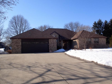 4615 Meadow Ln, Slinger, WI 53086-9516