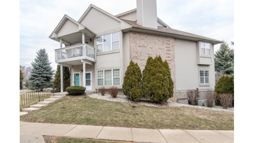 11130 W Gilbert Ave H Wauwatosa, WI 53226 by Shorewest Realtors $179,900