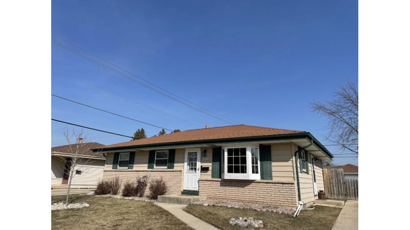 5624 S Illinois Ave Cudahy, WI 53110 by RE/MAX Realty Pros~Hales Corners $200,000