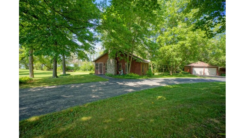 6004 Eagle Point Rd Hartford, WI 53027 by Lake Country Flat Fee $509,900