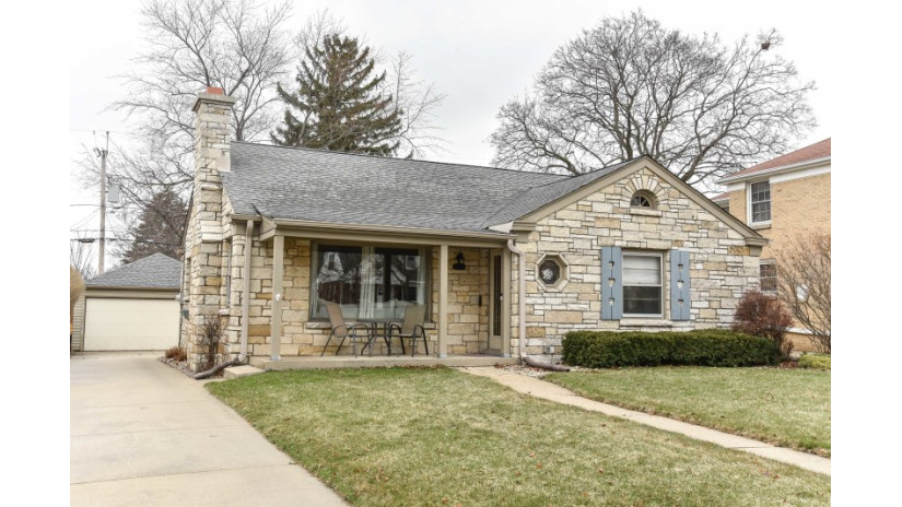 2431 N 81st St Wauwatosa, WI 53213 by Shorewest Realtors $269,000