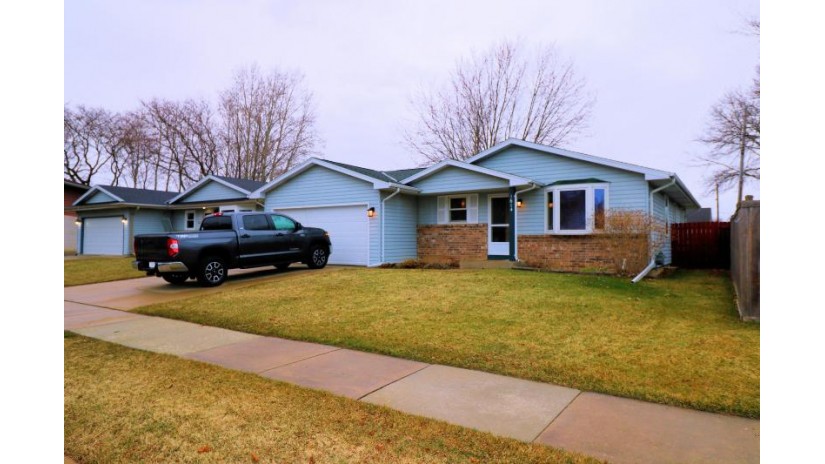 1614 15th Pl Kenosha, WI 53140 by Homestead Realty, Inc $224,900