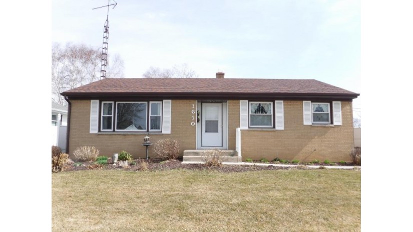1610 Reed Ave Manitowoc, WI 54220 by Coldwell Banker Real Estate Group~Manitowoc $139,900